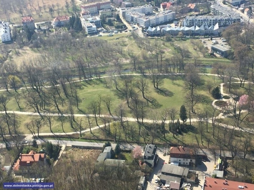 Pusty Wrocław fotografowany z policyjnego helikotera