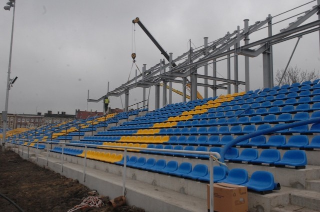 Wielki remont stadionu Stali. Zdjęcia wykonano w 2008 r. Kto pamięta stadion sprzed tej modernizacji?