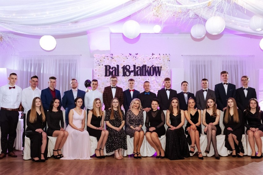 Bal 18 latków oleskiego ekonomika, czyli Zespołu Szkół...