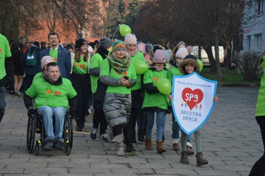 Malbork. Tak Dzień Wolontariusza wyglądał przed rokiem. Była parada, a potem happening 