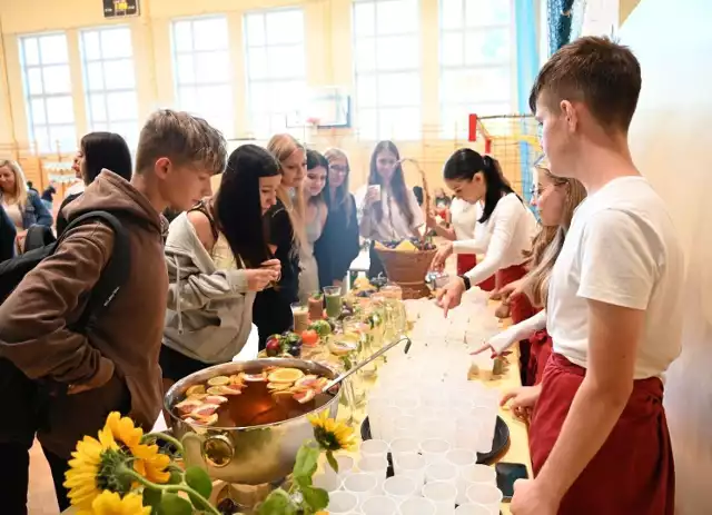 Stoisko gastronomiczne cieszyło się dużym zainteresowaniem.