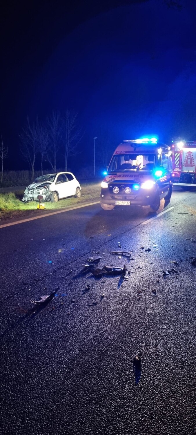 Zderzenie samochodu osobowego z ciągnikiem rolniczym na trasie Grodzisk - Ruchocice