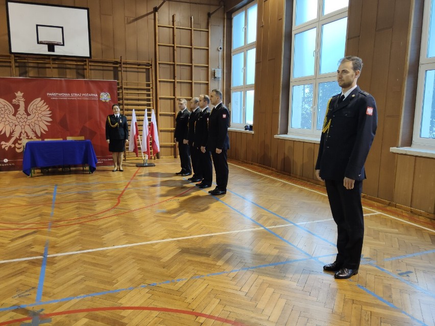 W KP PSP w Zawierciu 25 listopada br. wręczono awanse na wyższe stopnie służbowe oraz ślubowanie złożył także jeden strażak