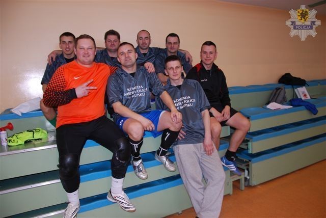 KMP Słupsk: Mocna ekipa policjantów zwyciężyła piłkarski turniej