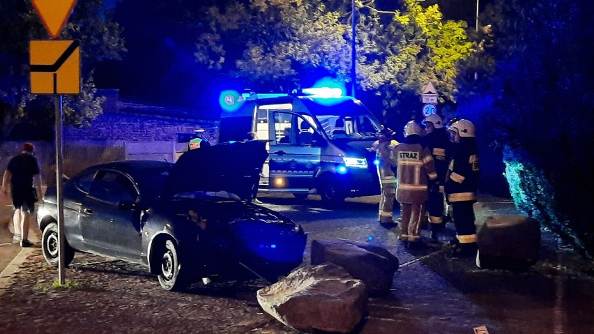 Kalisz: Kolizja na ulicy Grunwaldzkiej. Auto rozbite a...