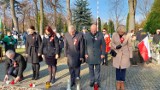 Święto Niepodległości w Żarach. Na cmentarzu komunalnym złożono wieńce przy Grobie Nieznanego Żołnierza
