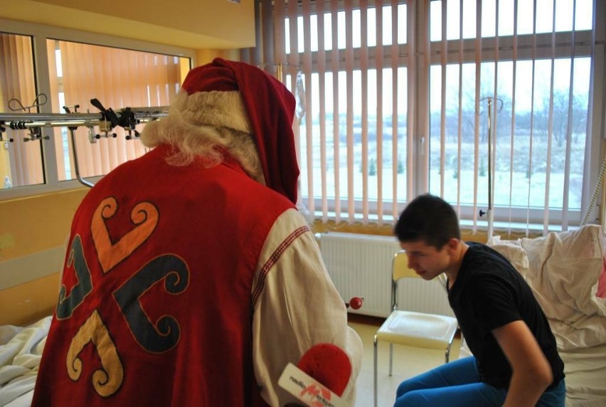 Szpital w Koninie odwiedził Święty Mikołaj