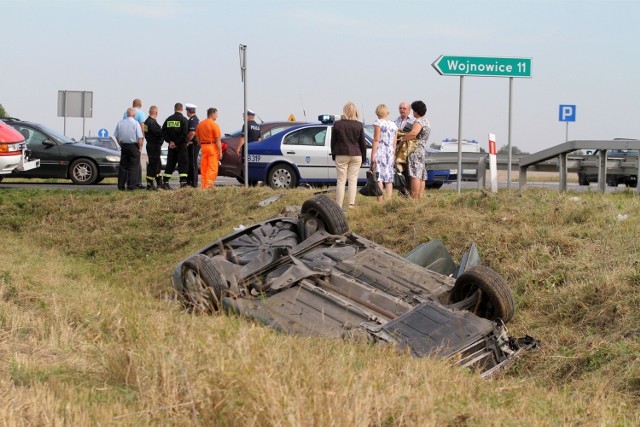 Na drogach krajowych, które przebiegają w powiecie bydgoskim doszło w tym roku już do 91 poważnych wypadków. Zginęło 9 osób. Sprawdź, gdzie jest najbardziej niebezpiecznie. 

Do listopada tego roku na krajowej piątce policjanci zanotowali 650 zdarzeń drogowych.Z czego 21 to wypadki. Zginęło 5 osób a 32 zostały ranne.


Dlaczego warto nosić odblaski? Mówi Sławek Piotrowski

