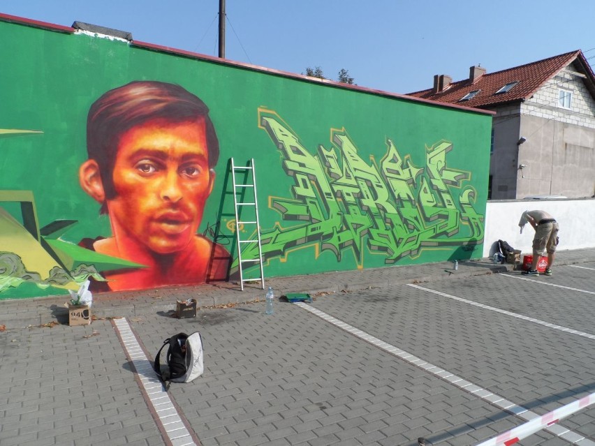 Starogard Gd. Namalowali mural z Deyną [ZDJĘCIA]