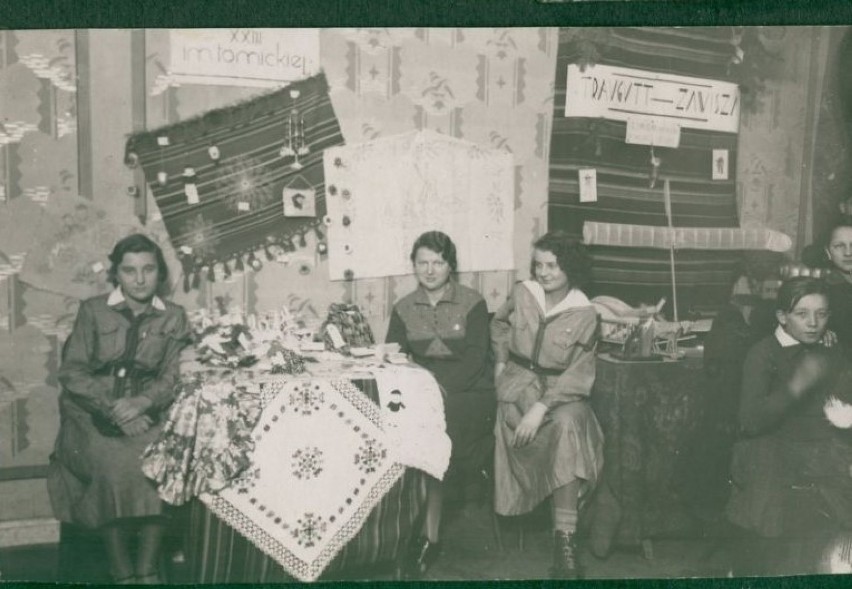 "Bazar harcerski" w 1933 r.

>>> Kolejna fotografia >>>