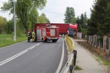 Krajówka w Starych Gajęcicach zablokowana kilka godzin. 29-latek uderzył tirem w ogrodzenie [FOTO]