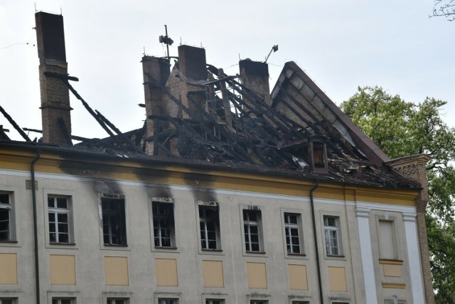 Decyzja w sprawie odbudowy lub rozebrania budynków nie zapadnie szybko.