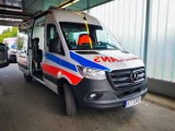Nowy ambulans dla szpitala św. Łukasza w Tarnowie. Mercedes będzie służył do przewozu pacjentów do innych placówek medycznych [ZDJĘCIA]