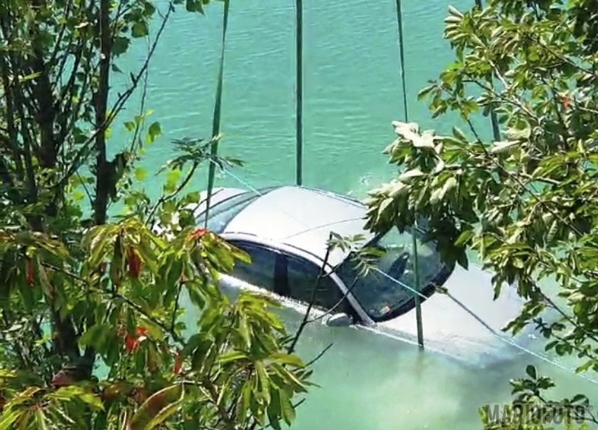 BMW zatopione w opolskiej Silesii już zostało wydobyte na brzeg