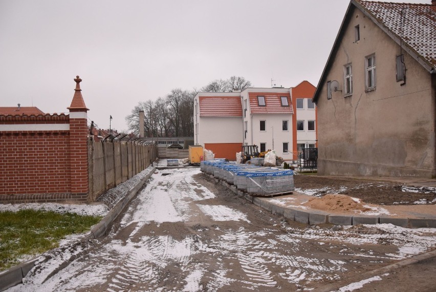 Malbork. Nowy budynek komunalny przy Pasteura czeka na lokatorów [ZDJĘCIA]. Jeszcze odbiory, a potem już zasiedlanie