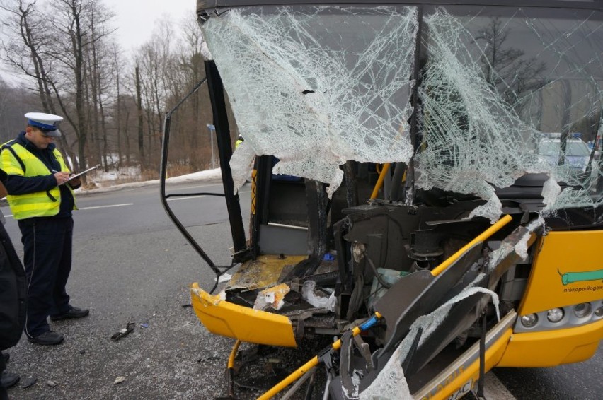 Wypadek autobusu w Gliwicach. Siedem osób rannych 