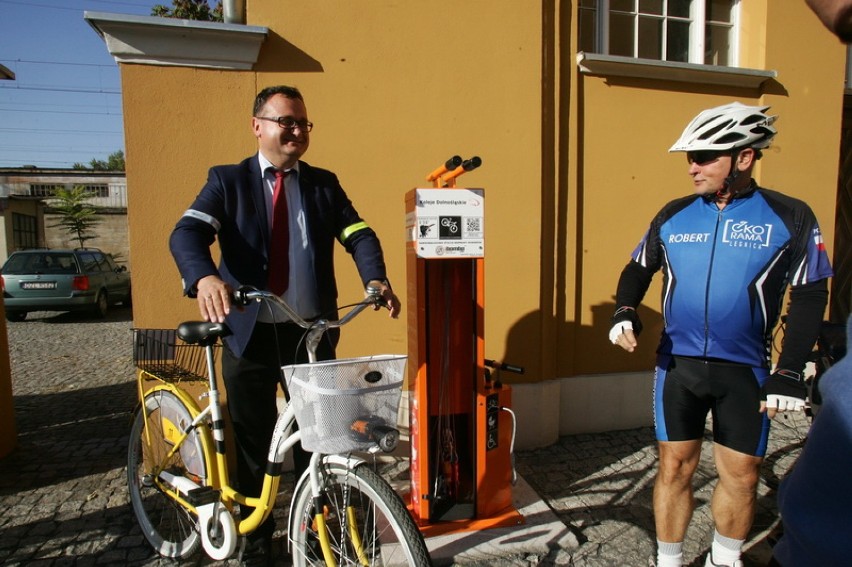 Spotkanie przy stacji naprawy rowerów w Legnicy (ZDJĘCIA)