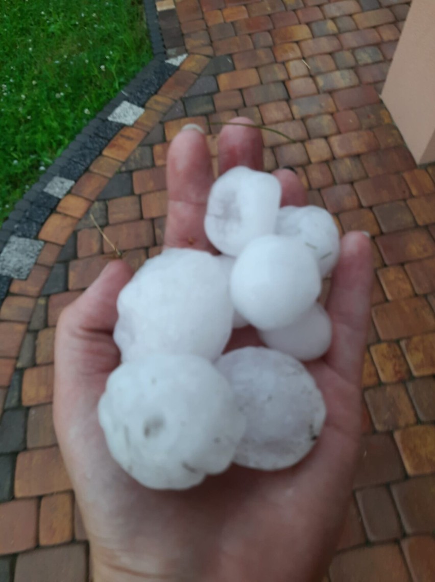 Burza, grad, ulewa. Bilans szkód po nawałnicy w powiecie radomszczańskim ZDJĘCIA