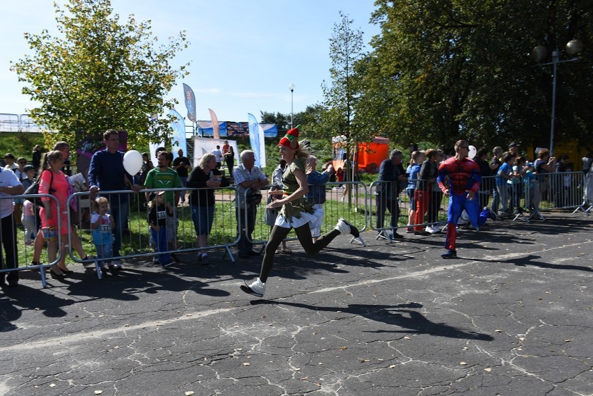 VI Rodzinny Bieg Zabieganych na Promenadzie Czesława Niemena w Częstochowie [ZDJĘCIA] Zbierano pieniądze na hospicjum