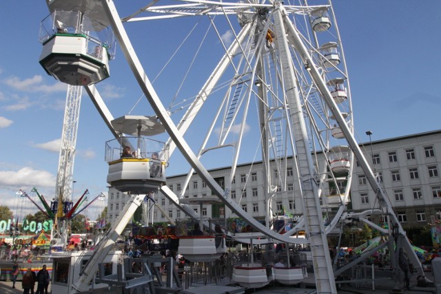 W niedzielę 4 października lunapark w Gliwicach wypełnił się amatorami dobrej zabawy 

Zobacz kolejne zdjęcia/plansze. Przesuwaj zdjęcia w prawo - naciśnij strzałkę lub przycisk NASTĘPNE