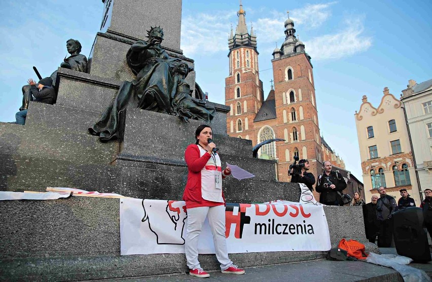 "Polska wolna od Kościoła!". Protest na krakowskim Rynku