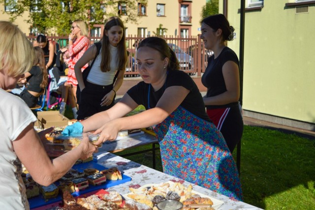 Piknik "Rodzinnie u Konarskiego" to nowa szkolna tradycja. W zabawie udział wzięły tłumy mieszkańców. Zobaczcie nowe zdjęcia na kolejnych slajdach