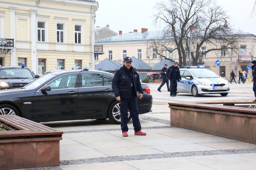 W środę, 7 kwietnia rano, na Rynku w Kielcach rozpoczęły się...