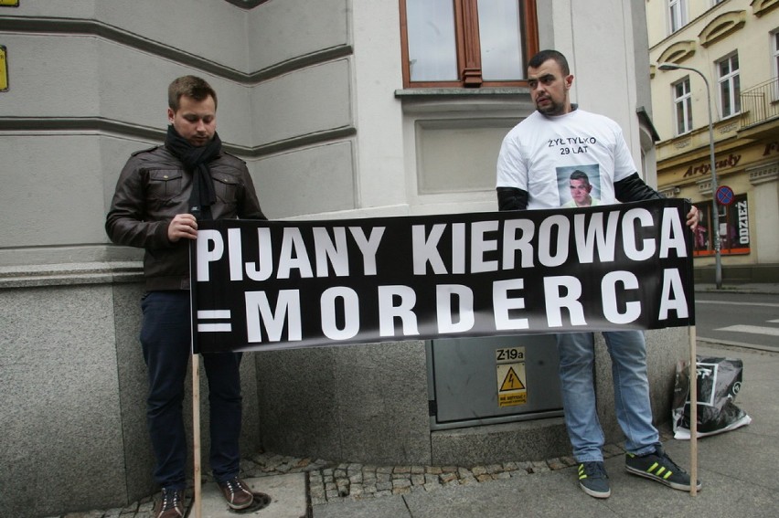 Protest przed sądem w Legnicy (ZDJĘCIA)