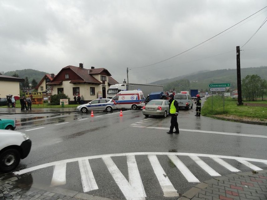 Wypadek w Tęgoborzy. Zablokowana droga krajowa nr 75