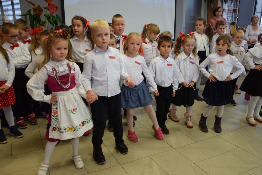 Powiatowy Konkurs Wiedzy o Polsce „Kto Ty Jesteś?” przeprowadzony w Sieradzu z inicjatywy SP nr 1 (fot)