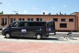 Nowe mikrobusy dla Domów Pomocy Społecznej w Wejherowie i Strzebielinku. Powiat pozyskał prawie 600 tys. zł na rzecz osób niepełnosprawnych