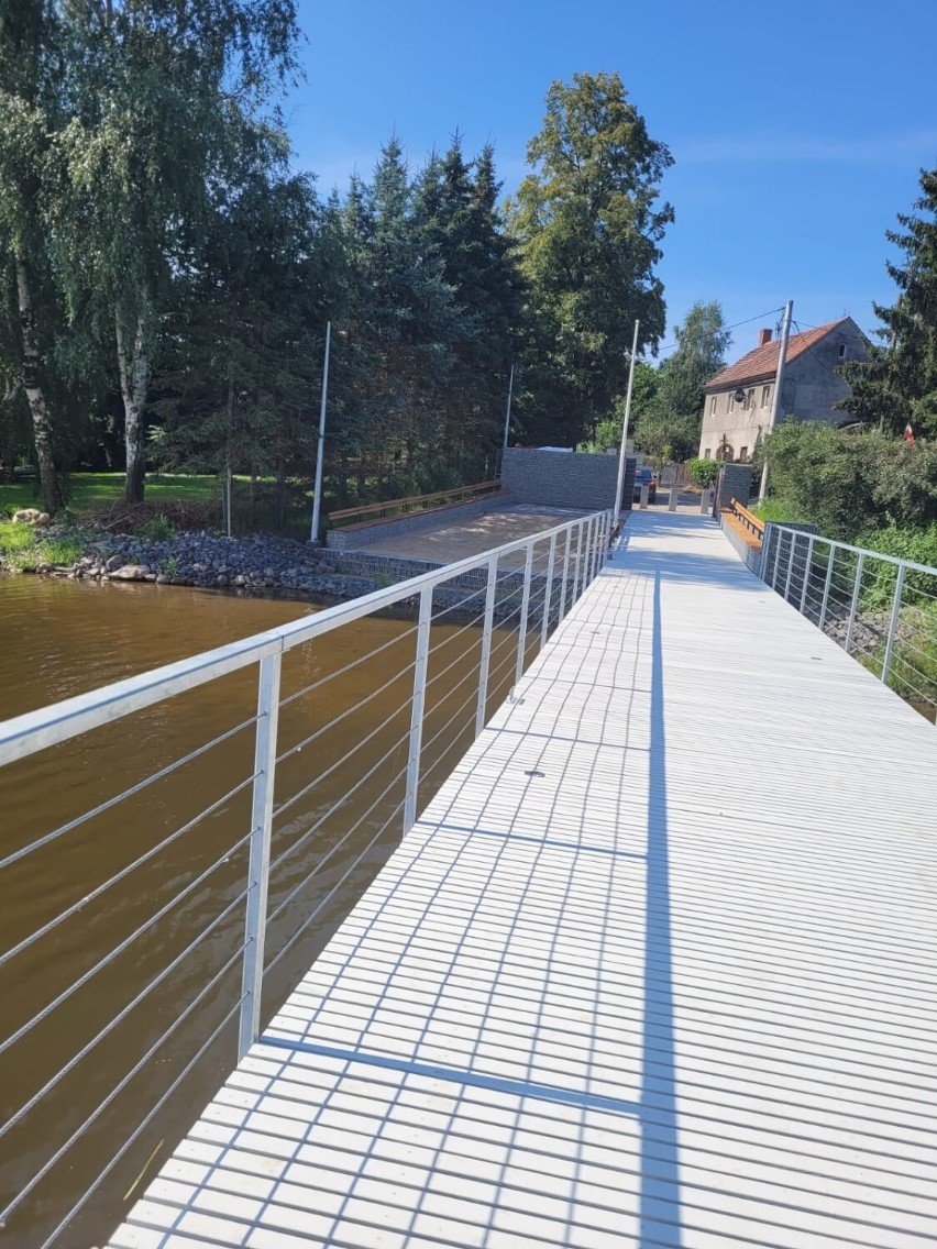 Piękny pomost i mini plaża w Spytkowie. Można odpocząć w fajnym miejscu nad zalewem Witka