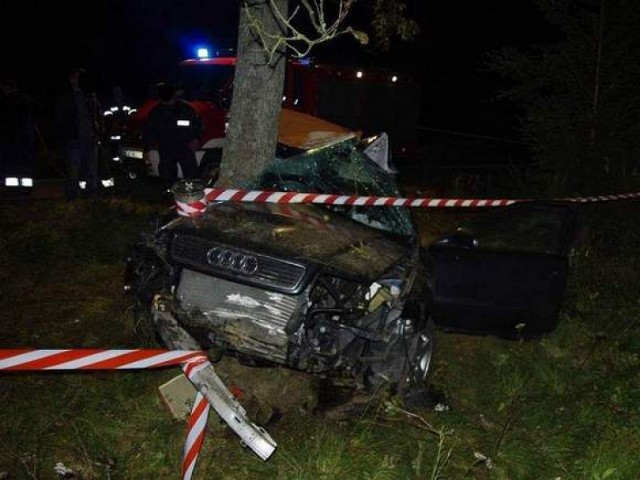 Dwie osoby zmarły, a trzy trafiły do szpitala w wyniku wypadku, ...