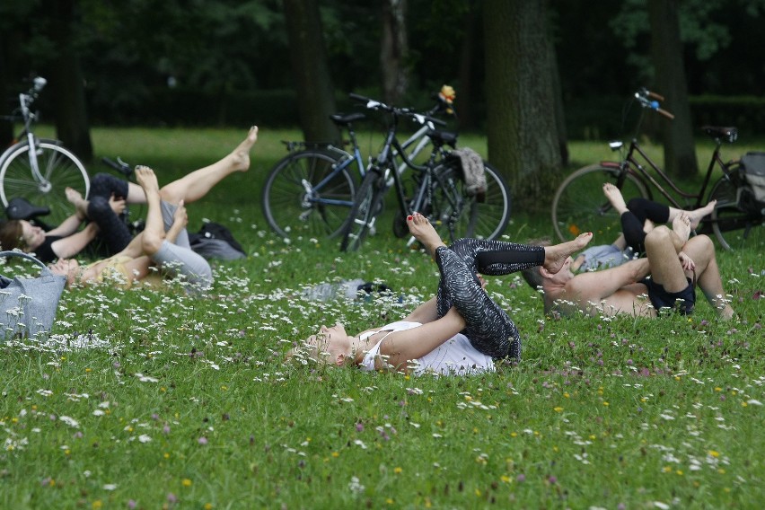 Joga w parku na Zdrowiu