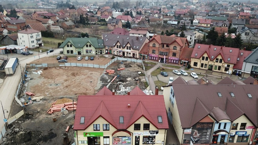 Takiego czegoś jeszcze nie widzieliście. Remontowany Rynek w Kazimierzy Wielkiej z lotu ptaka. Widok robi wrażenie (ZDJĘCIA, WIDEO)