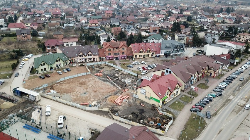 Takiego czegoś jeszcze nie widzieliście. Remontowany Rynek w Kazimierzy Wielkiej z lotu ptaka. Widok robi wrażenie (ZDJĘCIA, WIDEO)