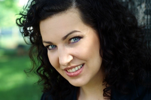 Marta Florek na co dzień studiuje wokalistykę jazzową w Akademii Muzycznej w Katowicach i występuje w musicalach na deskach kilku teatrów