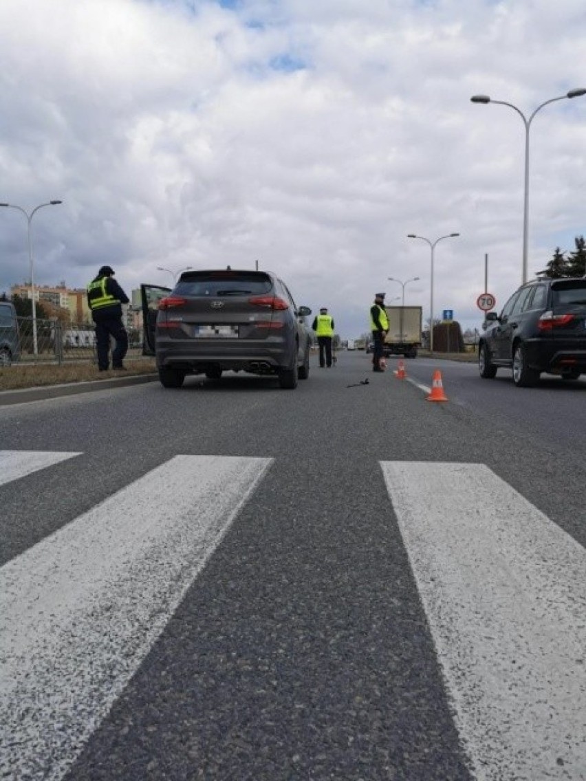 Wypadek na Krakowskiej w Kielcach. Kobieta w ciężkim stanie. Są utrudnienia