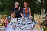 Lubuskie. Mieszkańcy Kiełcza (gm. Szczaniec) wytwarzają magnesiki z fotografiami miejscowości. Tak zbierają na zakup karuzeli na plac zabaw