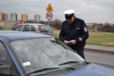 Wolbrom. Mężczyzna prowadził samochód obsługując gaz i hamulec... kijem