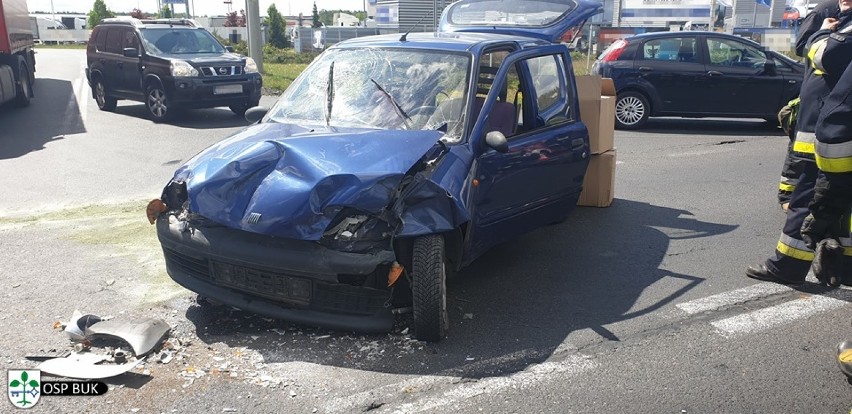 Seicento uderzyło w tira. Lądował śmigłowiec LPR