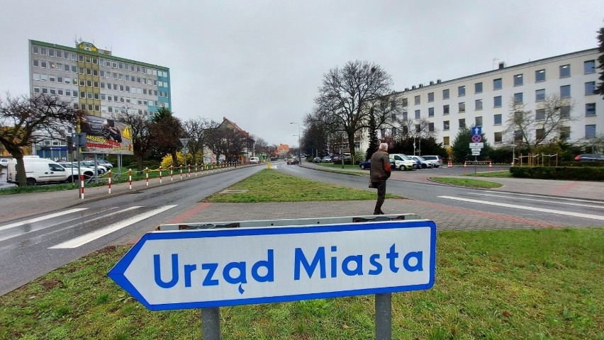 Kontrowersyjny billboard przed urzędem miasta w Zielonej...