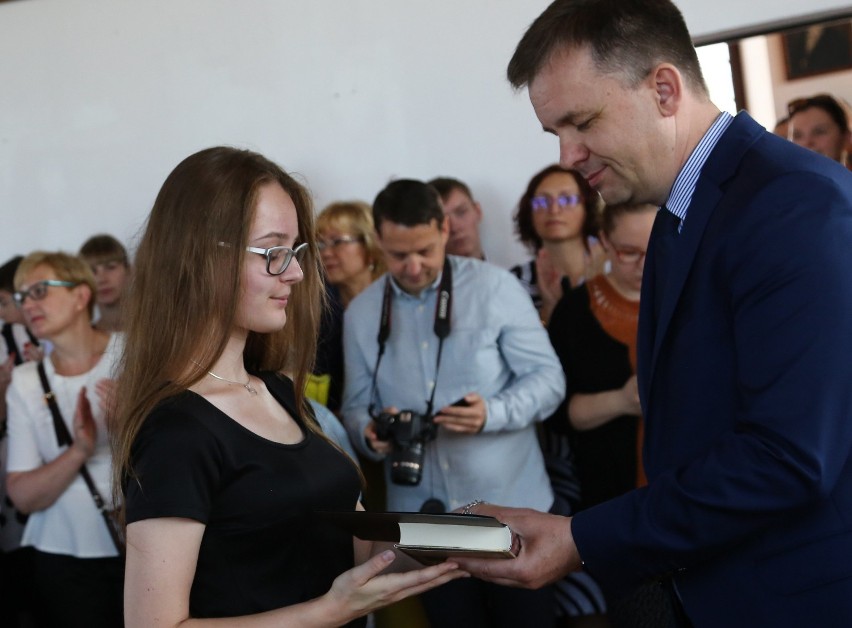 Dziś nagrody z rąk prezydenta Krzysztofa Chojniaka odebrało...