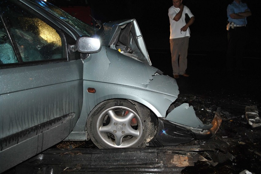 Zakręcie: Wypadek trzech aut. Dwie osoby nie żyją, wśród rannych dziecko
