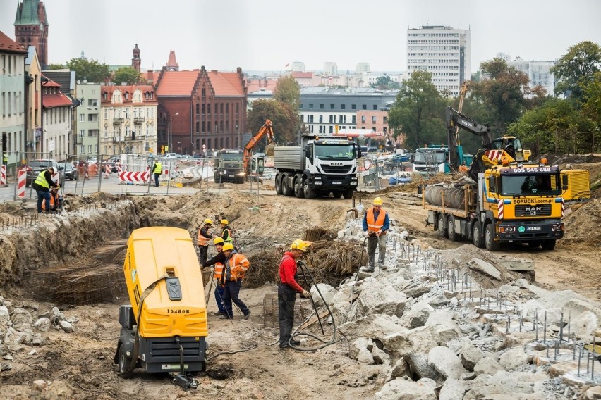 Trwa budowa linii tramwajowej, łączącej rondo Kujawskie z...