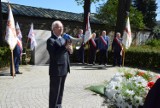 Międzynarodowy Dzień Solidarności Ludzi Pracy w Kielcach. Świętokrzyska "Solidarność" złożyła kwiaty przy skwerze Żeromskiego. Zdjęcia