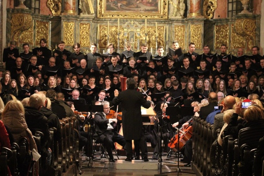 Wyjątkowy Koncert Zaduszny w Kaliszu. Publiczność licznie...