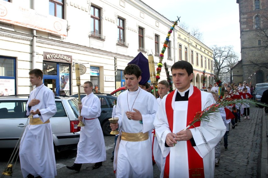 Święcenie Palm Wielkanocnych na Rynku w Nowym Sączu