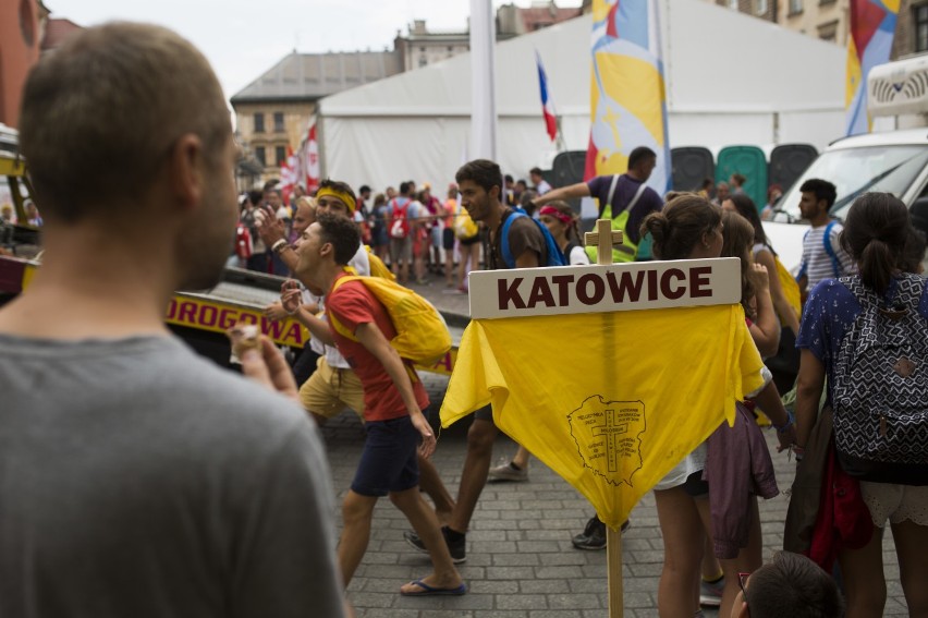 ŚDM 2016 w Krakowie. Pielgrzymi są zachwyceni pierogami, ale i tak najwięcej jedzą w KFC