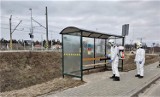 Strażacy z jednostek OSP w gminach Olkusz i Wolbrom dezynfekowali przystanki, place zabaw i inne miejsca publiczne